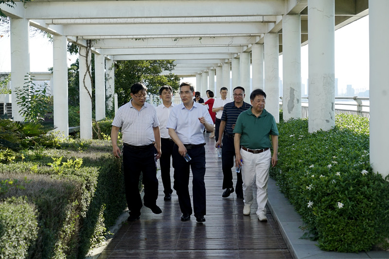 清华大学艾四林和北京大学康沛竹教授 莅临OK138太阳集团指导(图3) 清华大学艾四林和北京大学康沛竹教授 莅临OK138太阳集团指导(图3)