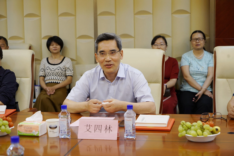 清华大学艾四林和北京大学康沛竹教授 莅临OK138太阳集团指导(图7) 清华大学艾四林和北京大学康沛竹教授 莅临OK138太阳集团指导(图7)