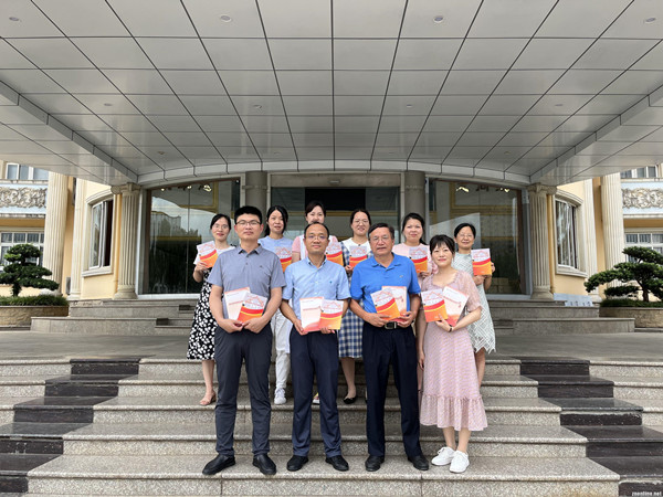 OK138太阳集团“中国乡村振兴研究院”主编的社区治理培训教材被民政厅采纳(图1)