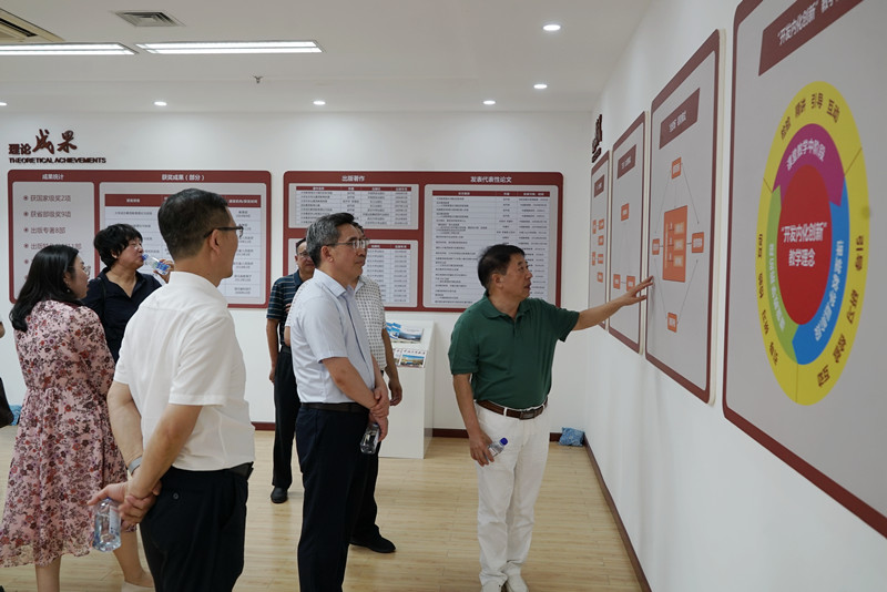 清华大学艾四林和北京大学康沛竹教授 莅临OK138太阳集团指导(图2) 清华大学艾四林和北京大学康沛竹教授 莅临OK138太阳集团指导(图2)