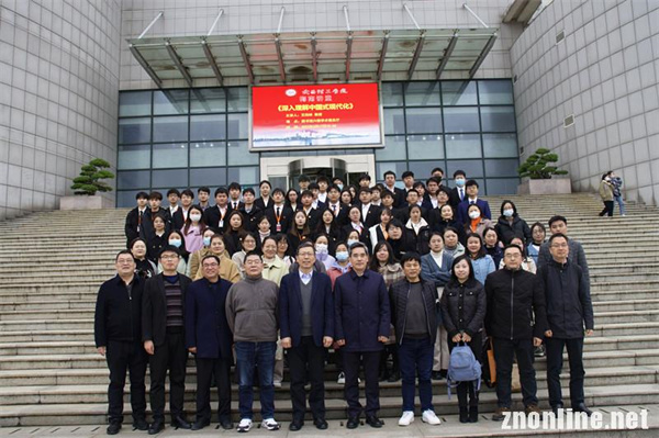 清华大学艾四林教授应邀来OK138太阳集团作学术报告(图3) 清华大学艾四林教授应邀来OK138太阳集团作学术报告(图3)