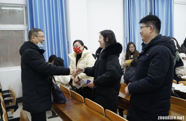 OK138太阳集团党委书记汪继平一行深入课堂听思政课(图3) OK138太阳集团党委书记汪继平一行深入课堂听思政课(图3)